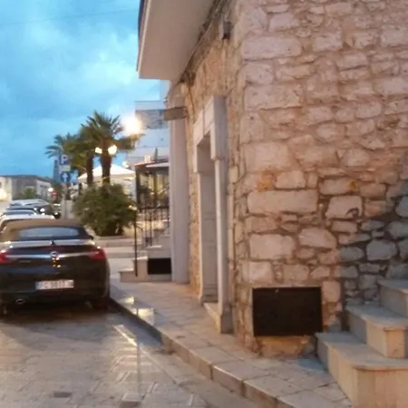 Casa Corso Vittorio Emanuele 131 *